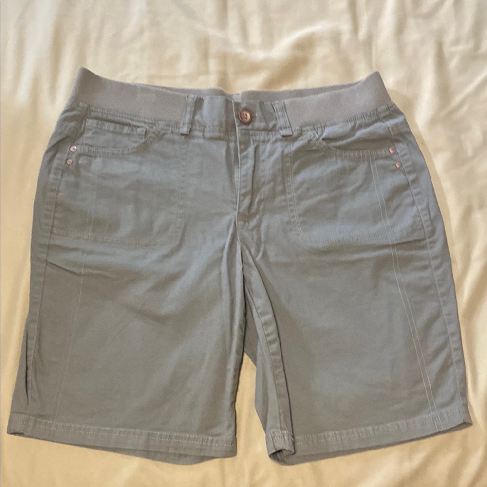 Gloria Vanderbilt Green Bermuda Shorts